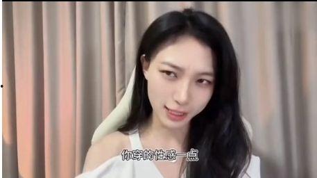 国产给美女舔脚视频