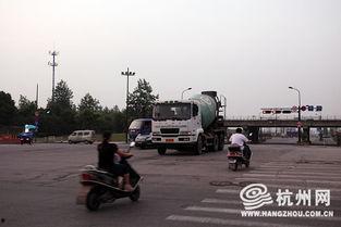 国产电动汽车相撞视频,国产电动汽车相撞事故现场惊心动魄